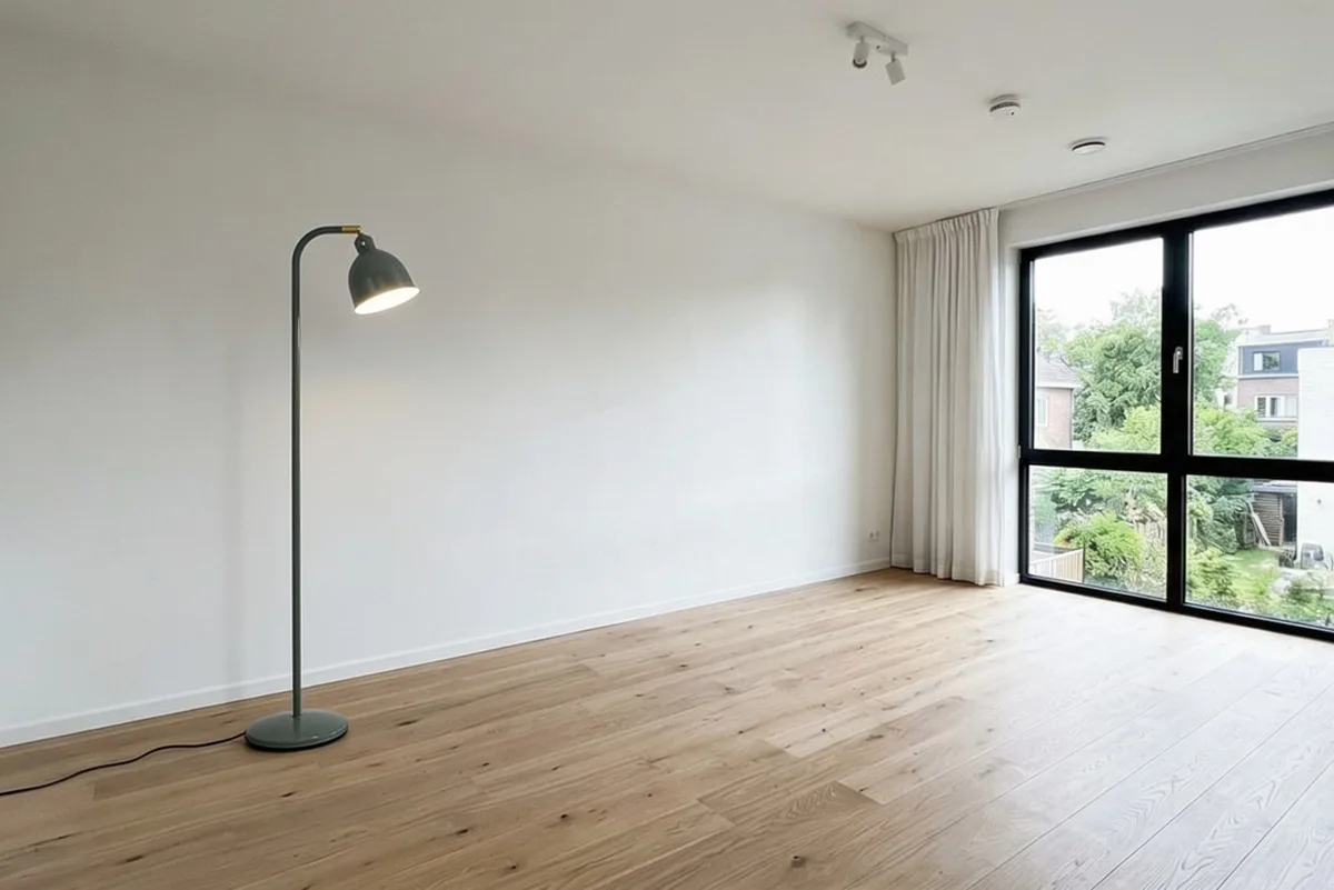 RÖDFLIK Floor lamp — Seedream 4.5