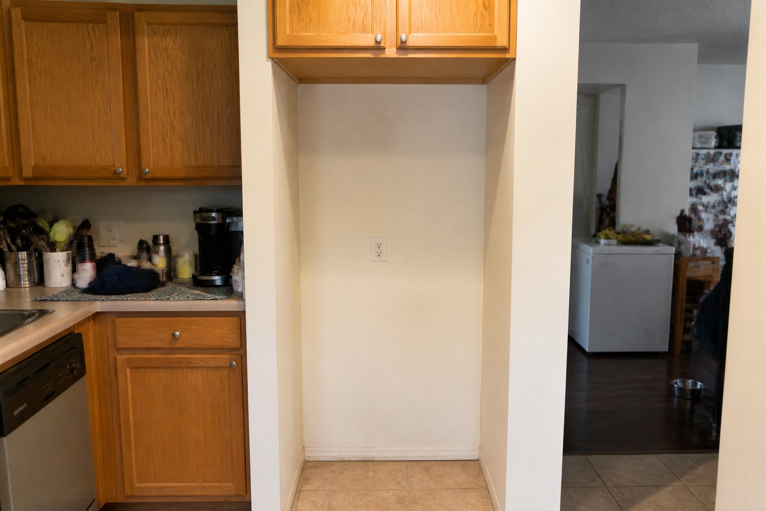 Room with an empty kitchen alcove, before